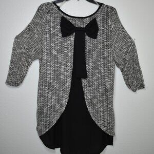 Black/White blouse with Bow detail